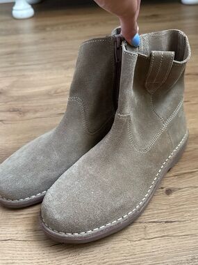Zara Suede Ankle Boots in Light Brown/Tan